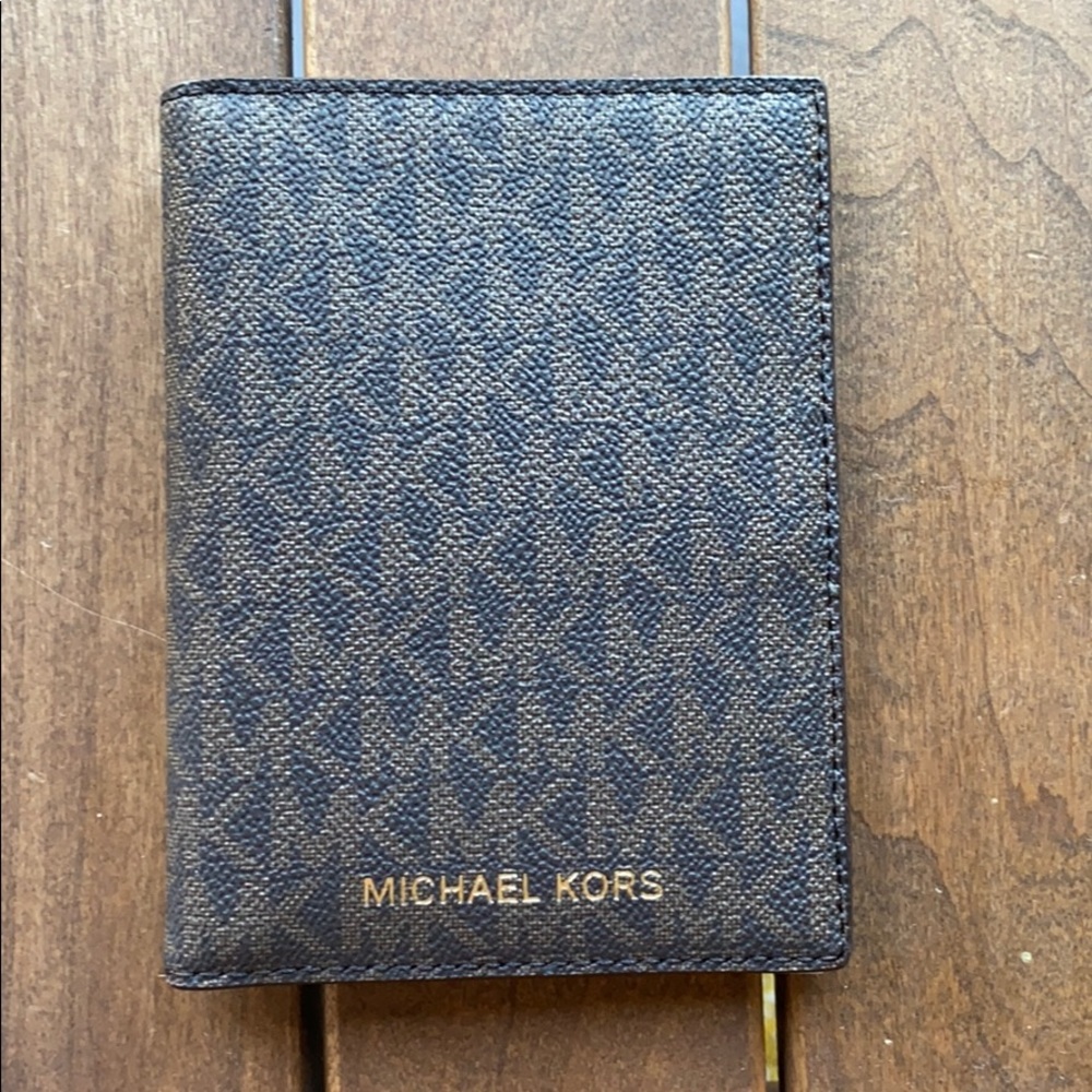 Michael Kors Bedford passport holder